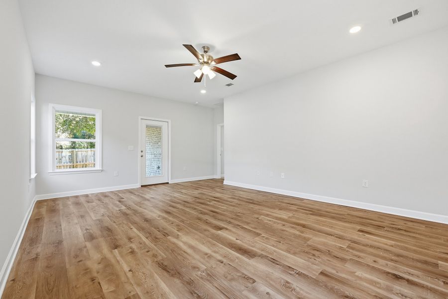 Spacious, unfurnished interior of a new home in McCarthy Estates, Defuniak Springs (Image 41). Spacious, unfurnished interior of a new home in McCarthy Estates, Defuniak Springs (Image 41).