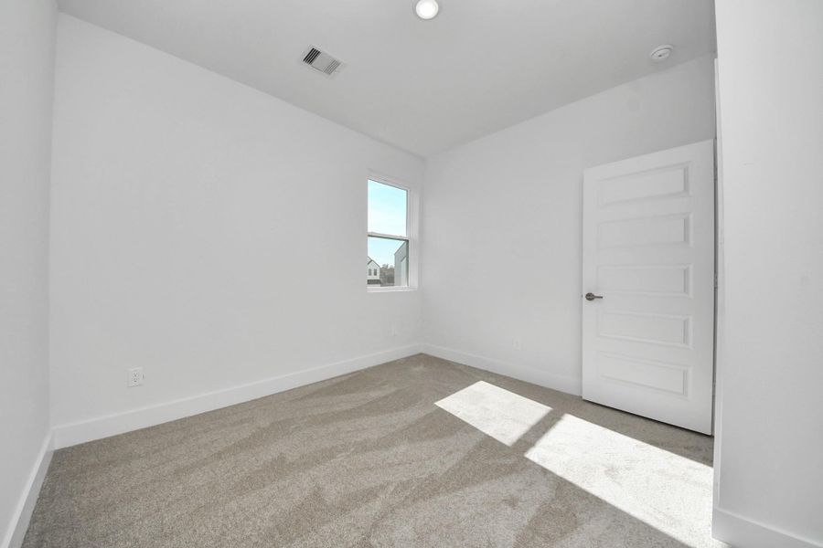 Spacious, unfurnished interior of a new home in , Houston (Image 39).