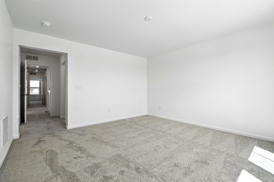 Spacious, unfurnished interior of a new home in Farmlore, Brighton (Image 19).