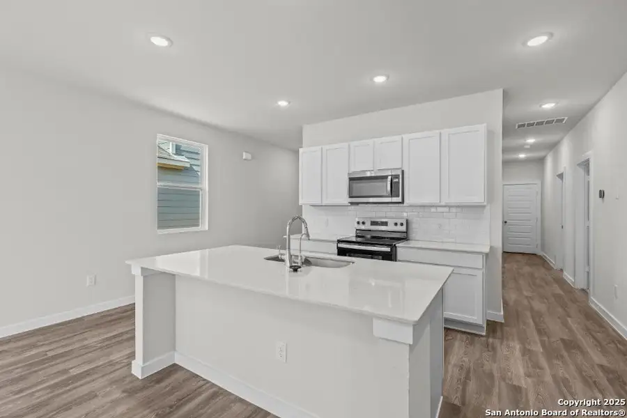 Furnished interior view inside a new home in Mesa Vista, San Antonio (Image 5).