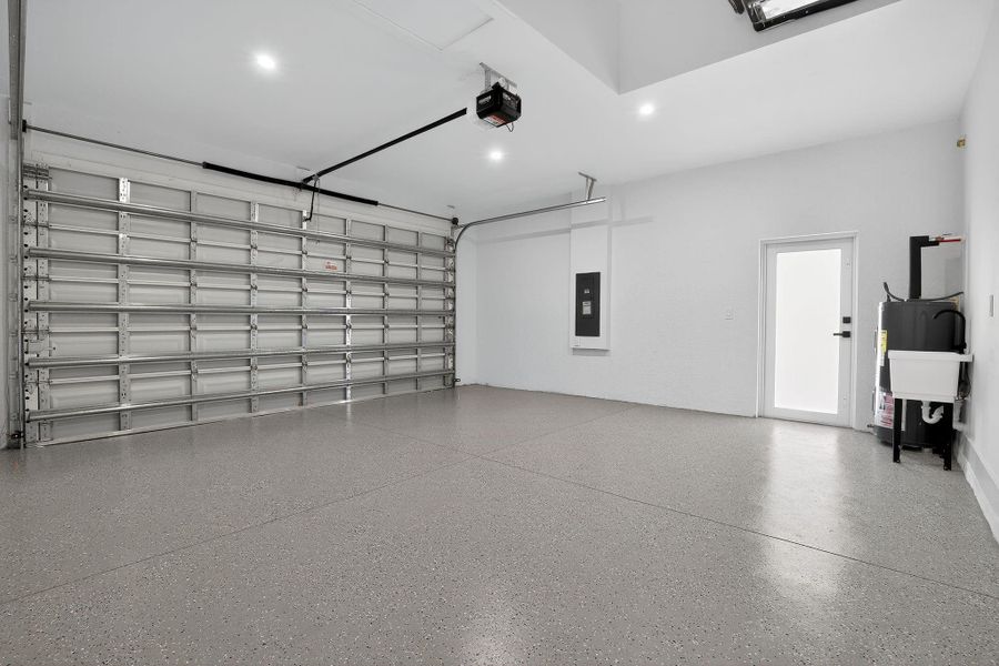 Spacious, unfurnished interior of a new home in , Cape Coral (Image 12). Spacious, unfurnished interior of a new home in , Cape Coral (Image 12).