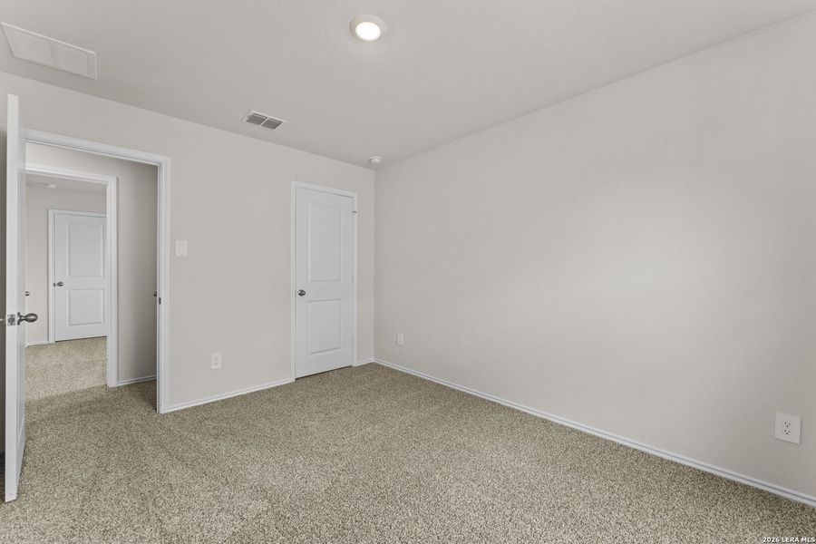 Spacious, unfurnished interior of a new home in Swenson Heights, Seguin (Image 15).