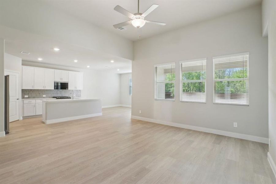 Photo is not of the actual home, but is an inspirational photo of builder’s model home and may depict options, furnishings, and/or decorator features that are not included. Photo is not of the actual home, but is an inspirational photo of builder’s model home and may depict options, furnishings, and/or decorator features that are not included.