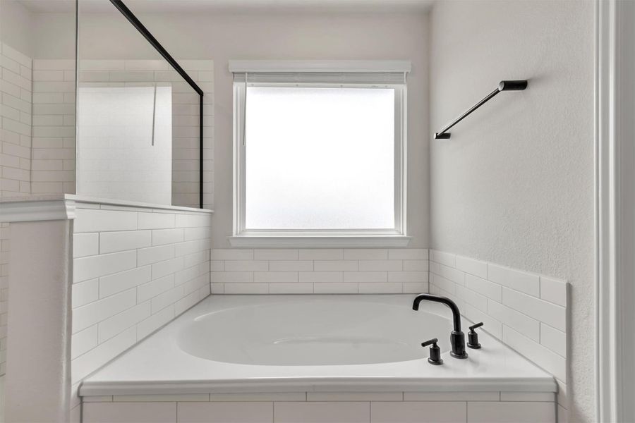 Big beautiful soaker tub to soak away the days worries... Big beautiful soaker tub to soak away the days worries...