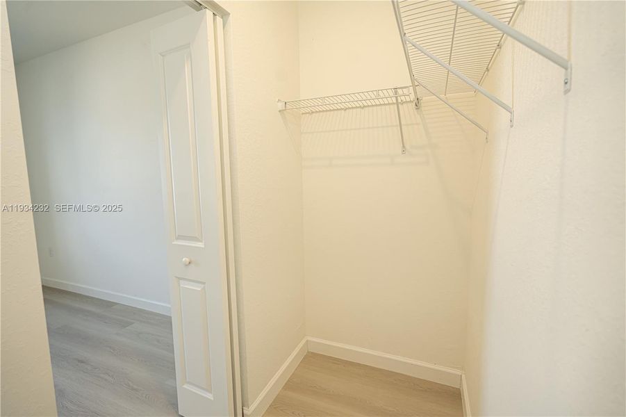 Spacious, unfurnished interior of a new home in Acacia Groves, Miami (Image 37).