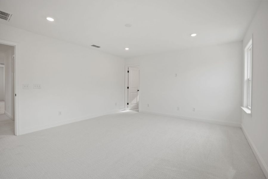 Spacious, unfurnished interior of a new home in Forest Creek, Waxhaw (Image 71).