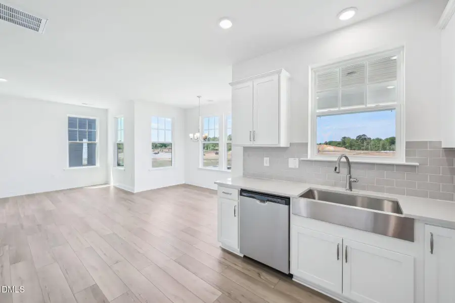 16-web-or-mls-Willow Cameron Wy-3004-014