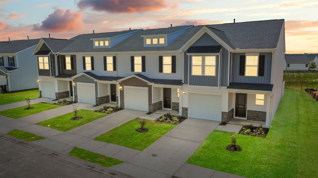 Representative exterior photo of a completed home built from the Stoneycreek in Aberdeen by Veranda Homes in Aberdeen, Fountain Inn, SC (Image 22).