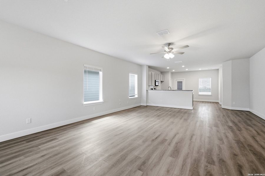 Spacious, unfurnished interior of a new home in Mesa Vista, Von Ormy (Image 16).