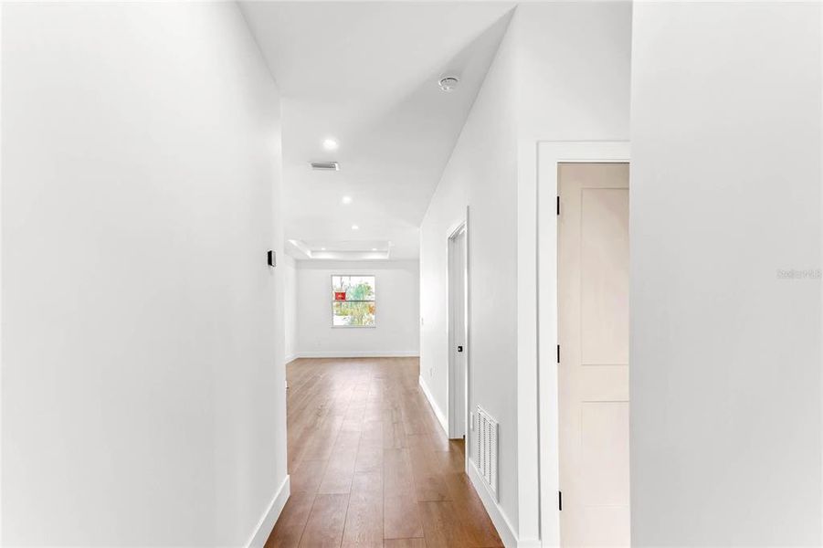 Spacious, unfurnished interior of a new home in , Tampa (Image 19).