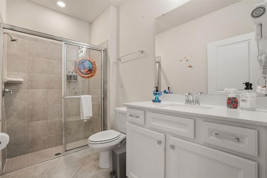 Furnished interior view inside a new home in , Clermont (Image 14).