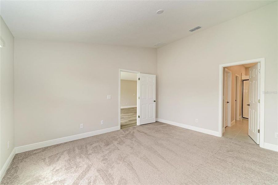 Spacious, unfurnished interior of a new home in Crosswind Point, Parrish (Image 26).