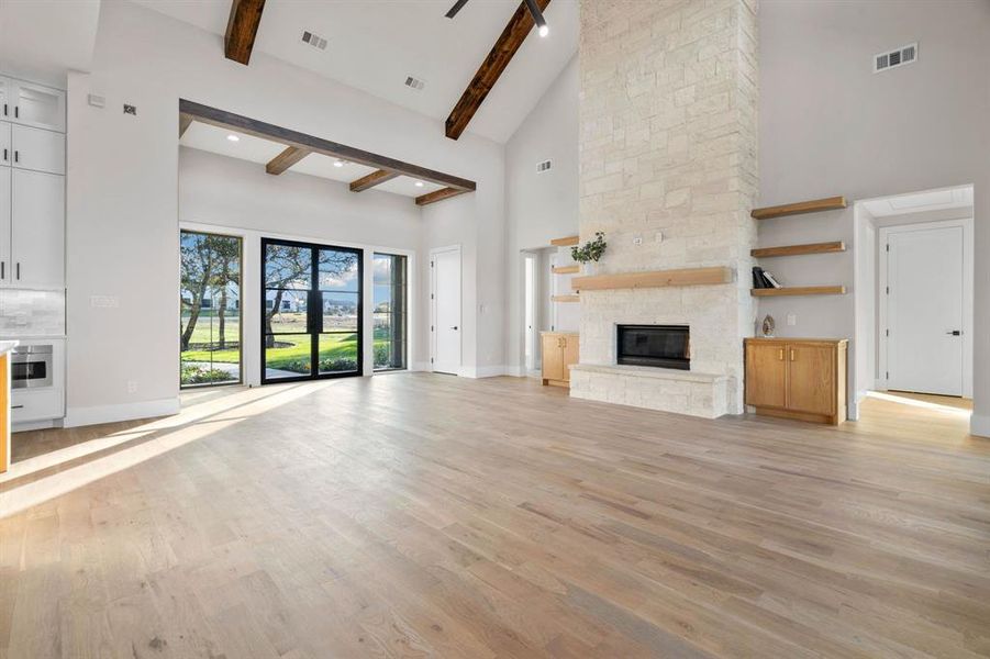 Spacious, unfurnished interior of a new home in , Weatherford (Image 20).