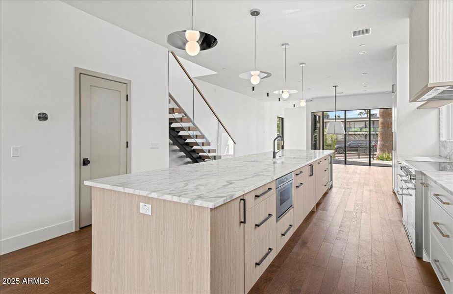 10-6918 E 2nd St 10 10-6918 E 2nd St 10