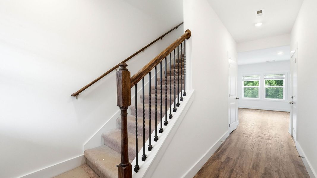Spacious, unfurnished interior of a new home in Fieldcrest Acres, Blountville (Image 29).