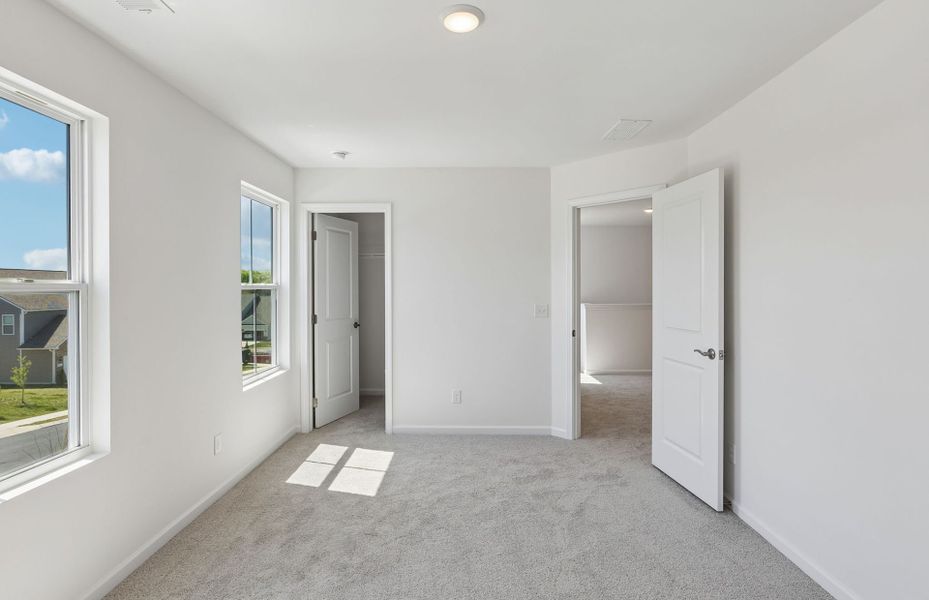 Spacious, unfurnished interior of a new home in Independence at Carter's Station, Columbia (Image 15).