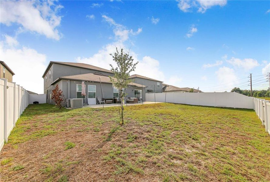Exterior details and patio area of a home in Wind Meadows South, Bartow (Image 4).