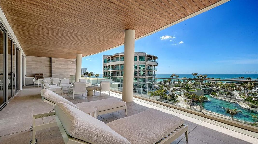 Condo located in Longboat Key, FL showcasing its design and architecture (Image 28).
