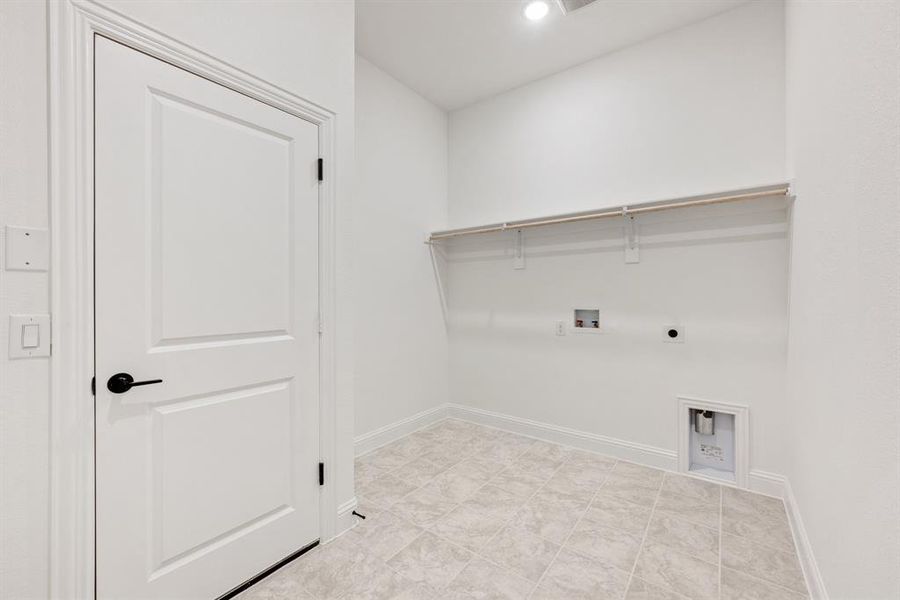 Spacious, unfurnished interior of a new home in Ridge Ranch Classic 60, Mesquite (Image 25).