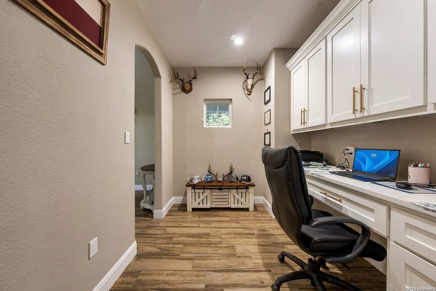 Furnished interior view inside a new home in , La Vernia (Image 15).