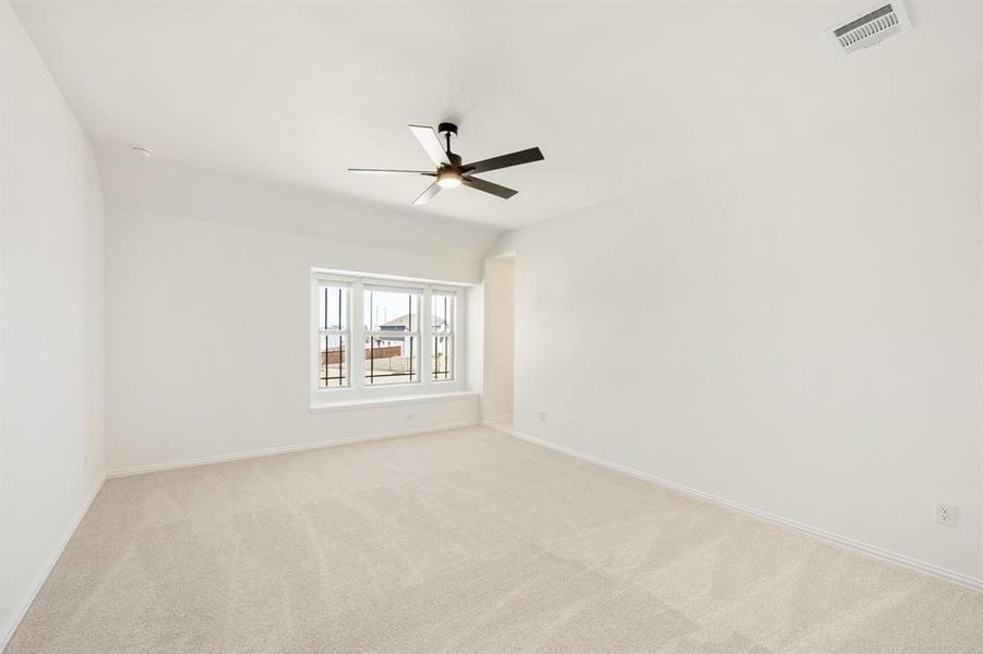 Spacious, unfurnished interior of a new home in Willow Wood, McKinney (Image 24).