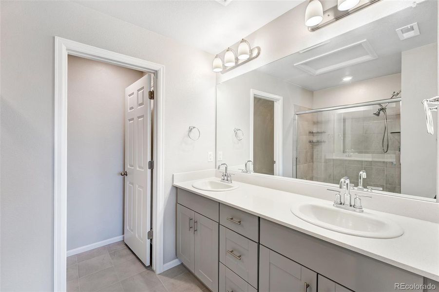 Furnished interior view inside a new home in , Broomfield (Image 10).