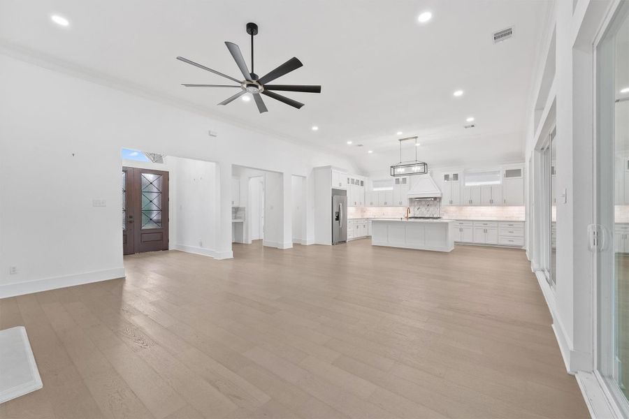 Spacious, unfurnished interior of a new home in , Houston (Image 12).