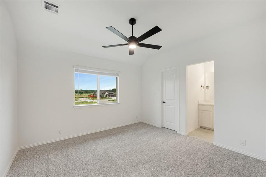 Spacious, unfurnished interior of a new home in East Oak Creek, Commerce (Image 31).