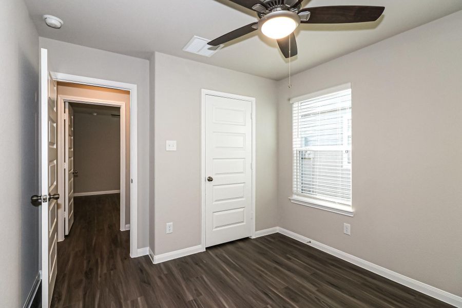 Spacious, unfurnished interior of a new home in Charleston Heights, Rosharon (Image 13).