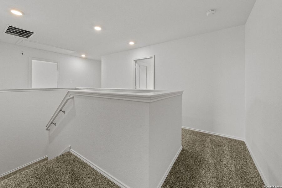 Spacious, unfurnished interior of a new home in Avenida, Converse (Image 31).