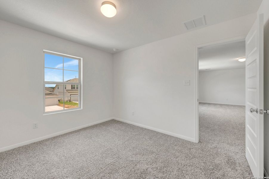 Spacious, unfurnished interior of a new home in Mesquite Ridge, San Antonio (Image 17).