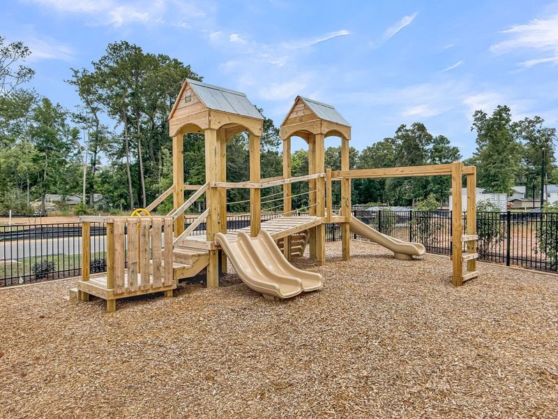 Community amenities in Central Creek, Goose Creek (Image 58).