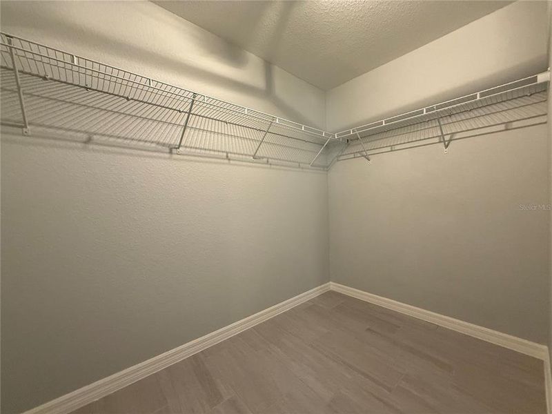 Spacious, unfurnished interior of a new home in , Dunnellon (Image 7).