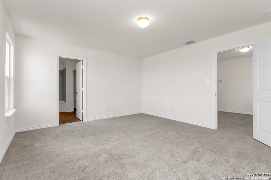 Spacious, unfurnished interior of a new home in Medina Crossing, Von Ormy (Image 12).