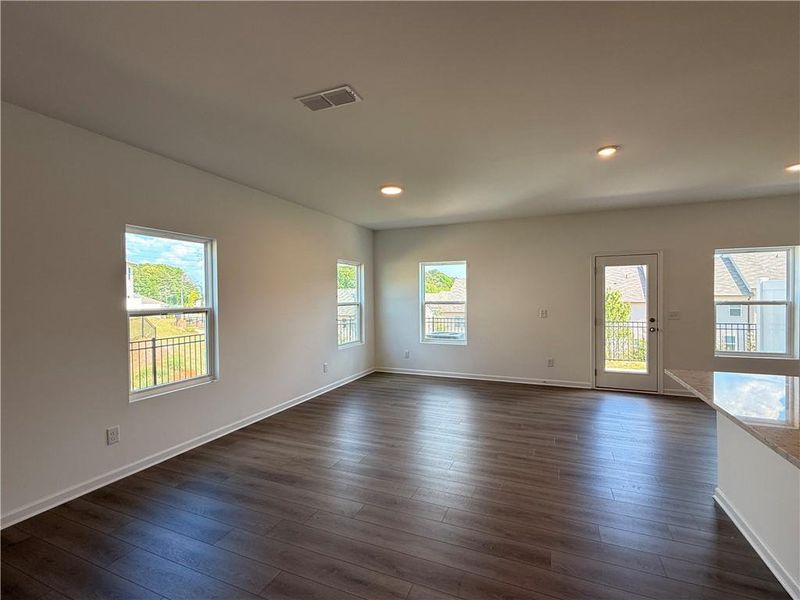 Spacious, unfurnished interior of a new home in Leydenview, Mableton (Image 22).