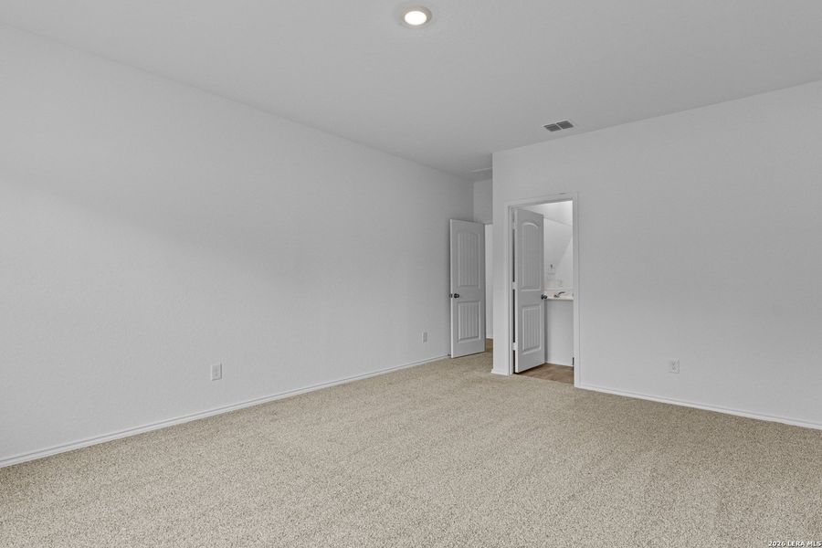 Spacious, unfurnished interior of a new home in Arroyo Ranch, Seguin (Image 18). Spacious, unfurnished interior of a new home in Arroyo Ranch, Seguin (Image 18).