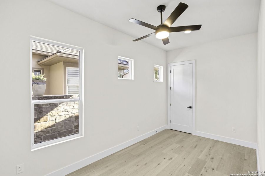 Spacious, unfurnished interior of a new home in , San Antonio (Image 21).