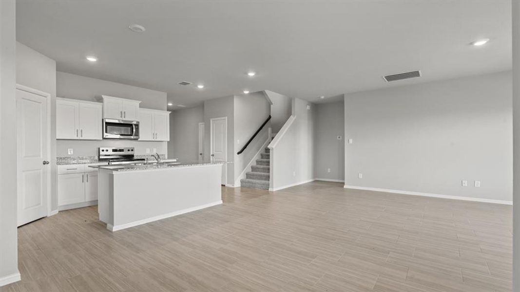 Spacious, unfurnished interior of a new home in Rosewood at Beltmill, Fort Worth (Image 35).