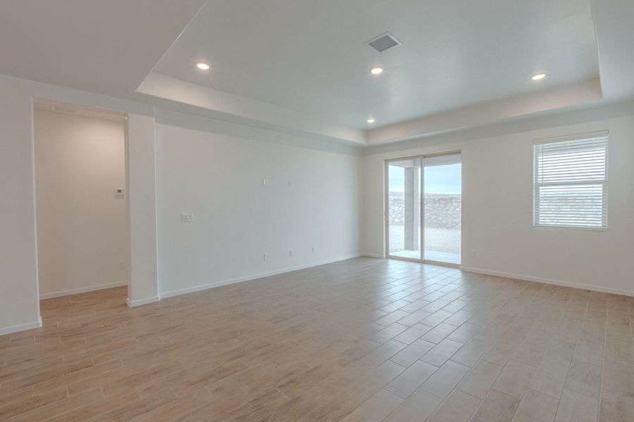 Spacious, unfurnished interior of a new home in Paseo Del Este, El Paso (Image 21).