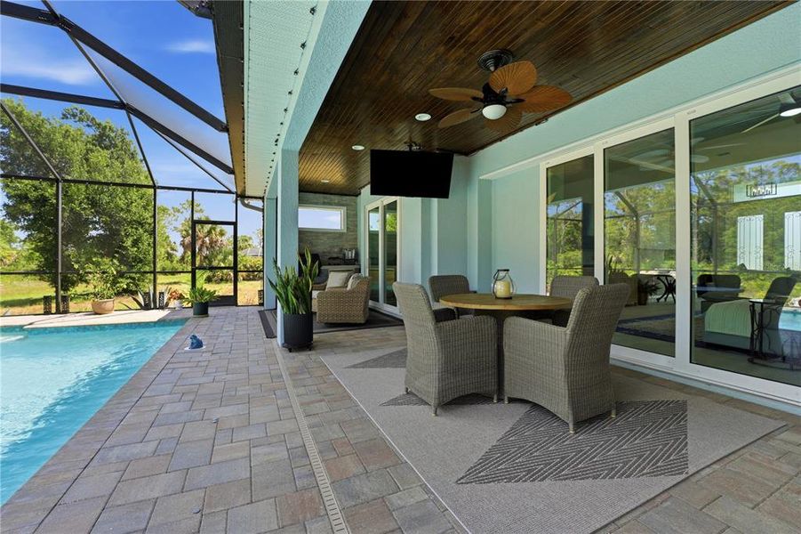 Exterior details and patio area of a home in , Rotonda West (Image 23).