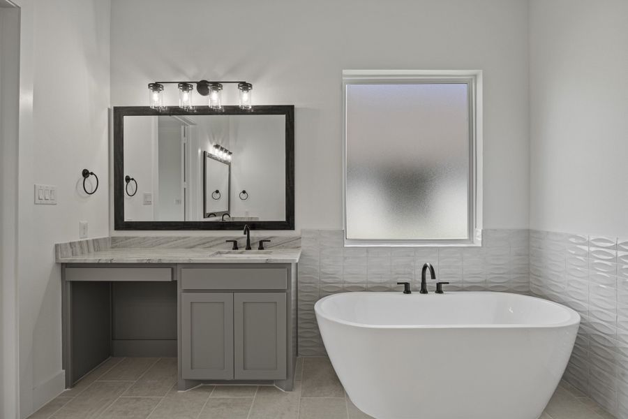 Furnished interior view inside a new home in Winding Creek, Rockwall (Image 10).