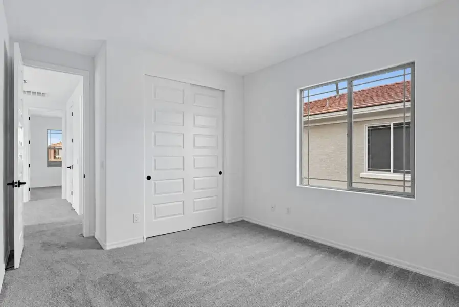Spacious, unfurnished interior of a new home in Aloravita South, Peoria (Image 26).