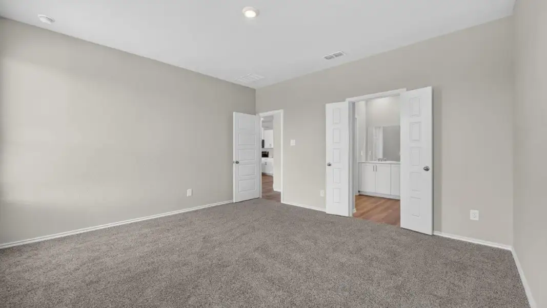 Spacious, unfurnished interior of a new home in Northstar West, Fort Worth (Image 31). Spacious, unfurnished interior of a new home in Northstar West, Fort Worth (Image 31).