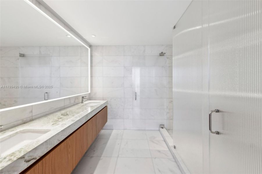 Spacious, unfurnished interior of a new home in Five Park, Miami Beach (Image 7).