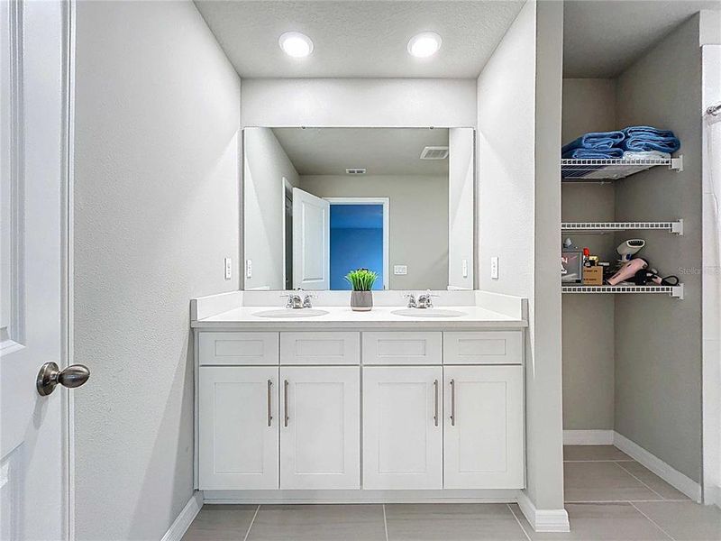 Furnished interior view inside a new home in , Wesley Chapel (Image 25).