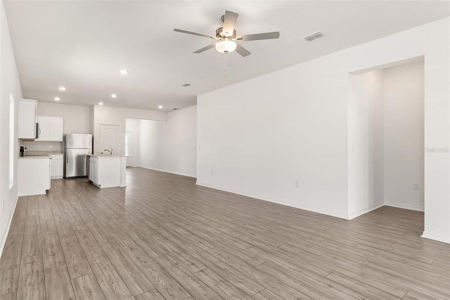 Spacious, unfurnished interior of a new home in Peach Crossings, Winter Haven (Image 9).