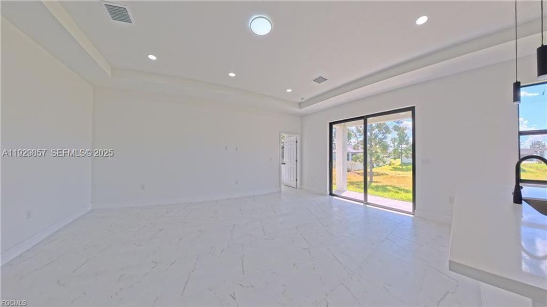 Spacious, unfurnished interior of a new home in , Lehigh Acres (Image 9).