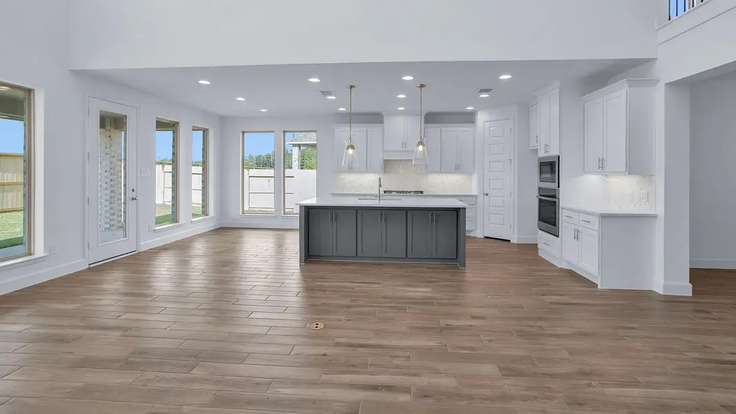 Spacious, unfurnished interior of a new home in Escondido 80', Magnolia (Image 10).