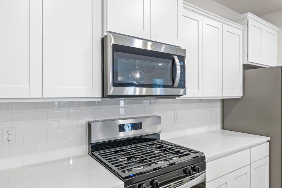 Close-up of interior finishes inside a home in Hitchcock Preserve 55', Aiken (Image 11).