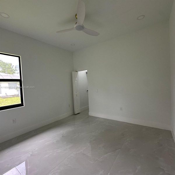 Spacious, unfurnished interior of a new home in , Lehigh Acres (Image 13).